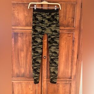 Julia by Love J Green & Black Camo Leggings | Size S/M | Like New |
